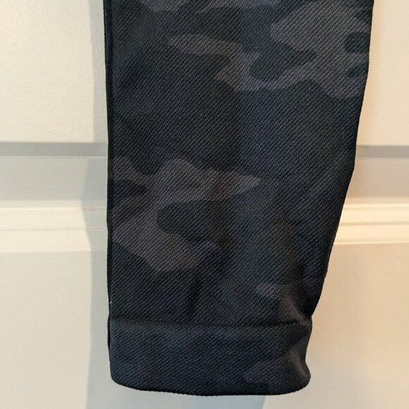Spanx "Look At Me Now" Double Layer Leggings Size Small Camo High Waistband - Picture 8 of 11